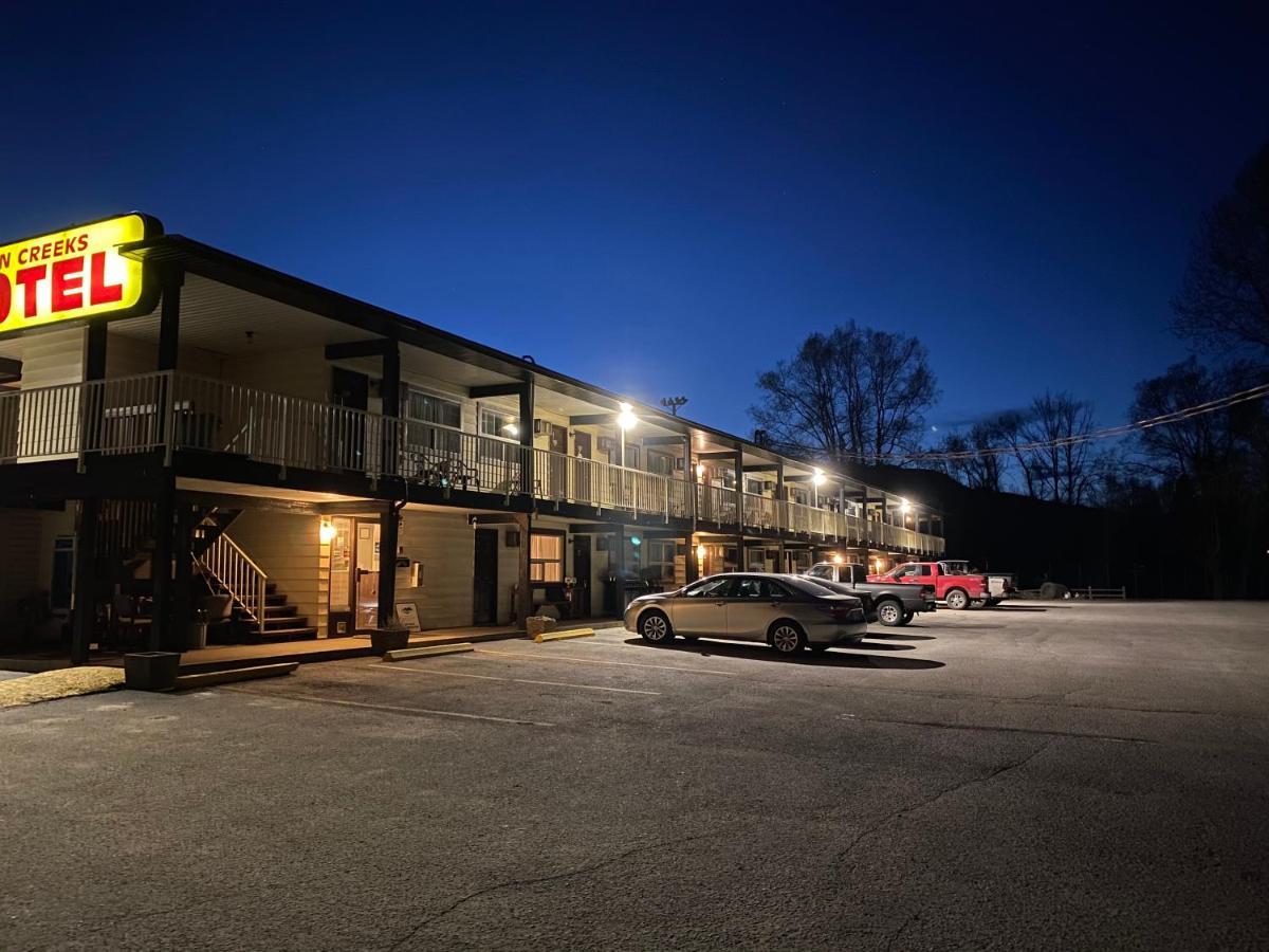 Twin Creeks Motel Lumby Ngoại thất bức ảnh